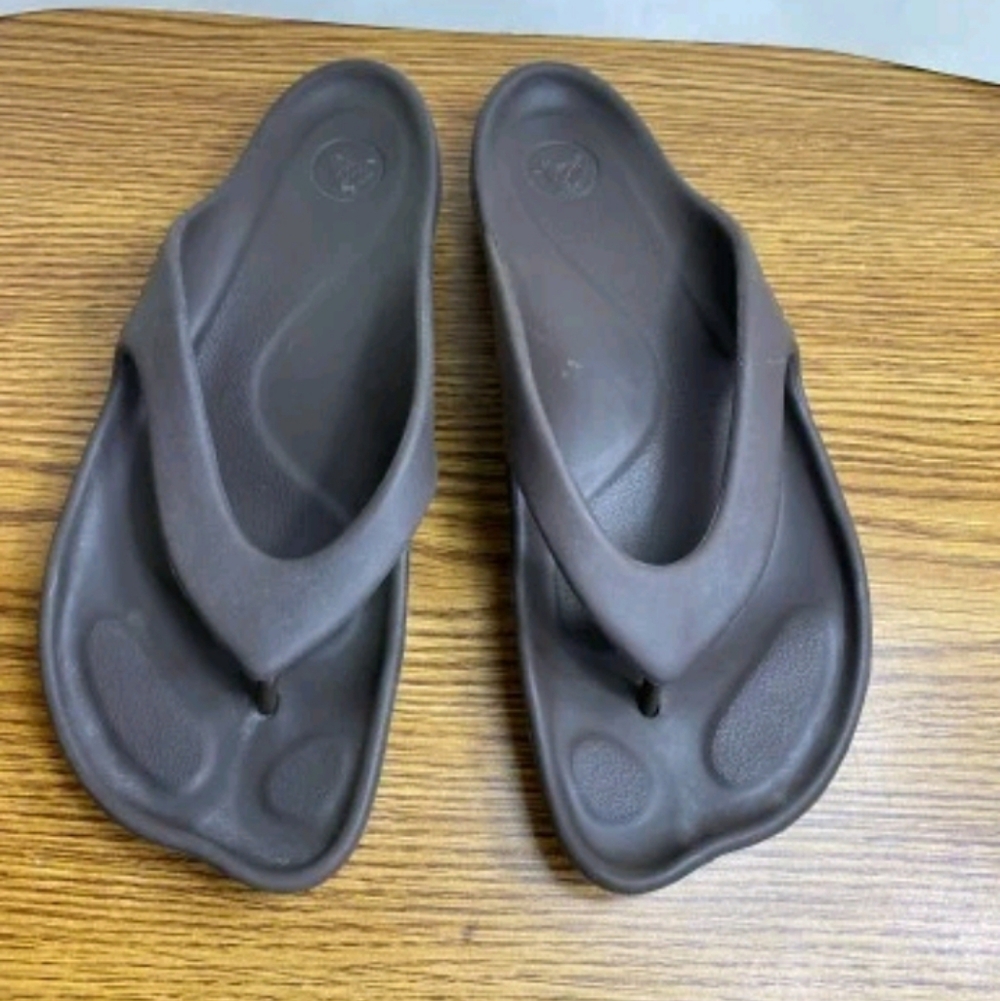 Crocs Women's Boulder Colorado Barefoot Brown Size 8 Flip Flops Thong Sandals
